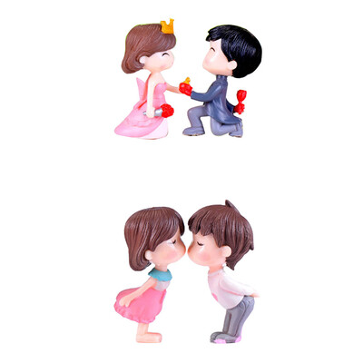 

PVC Bride&Groom Miniatures Decoration Propose Marriage Lover Wedding Doll Couple Kiss Figurines Garden Ornaments