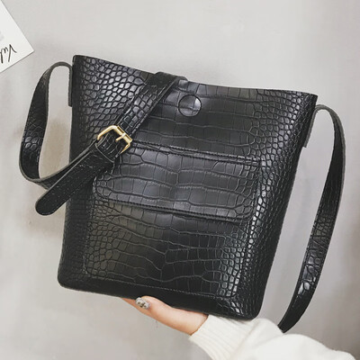 

Small bag women 2019 new shoulder slung womens bags Korean fashion retro small square bag simple Joker