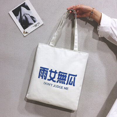 

2019 new casual cool cool portable small square bag female fashion personality text rain female no melon canvas shoulder bag