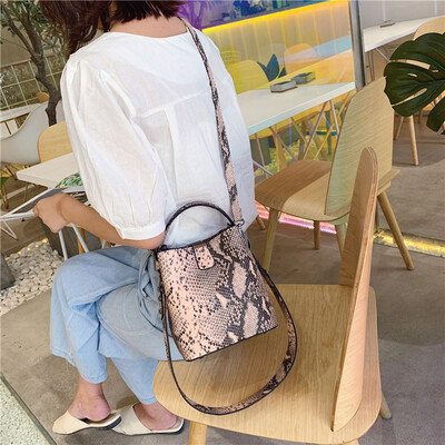 

Tailored New Womens Snake Pattern Square Shoulder Fashion Wild Shoulder Messenger Bags