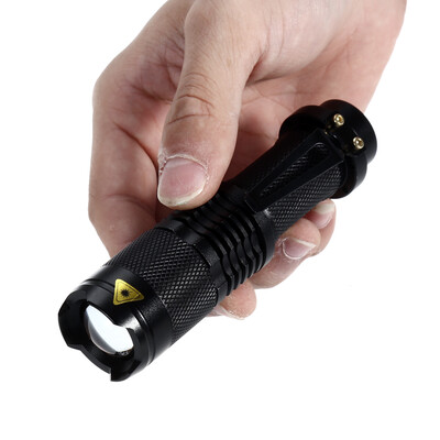 

UltraFire SK98 1000LM CREE XM - L2 Zooming Handy LED Flashlight