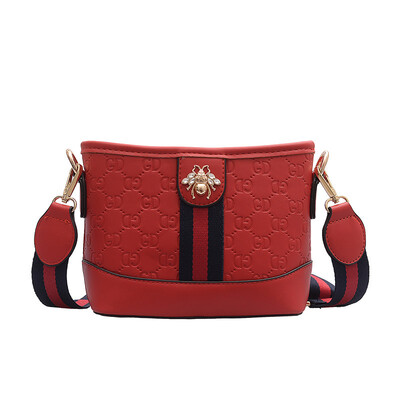 

Small CK female bag 2019 Korean version of the tide wild chain bee Messenger bag embroidery small square bag