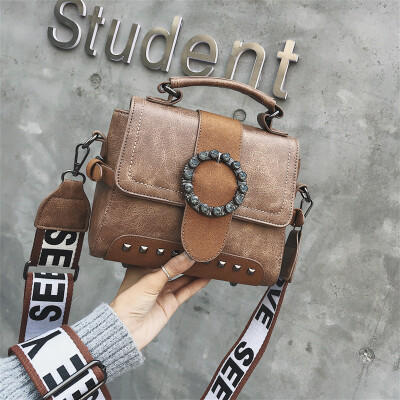 

2019 autumn new style tide retro forest system hand-held Korean version of chic port wind oblique shoulder oblique span small squa