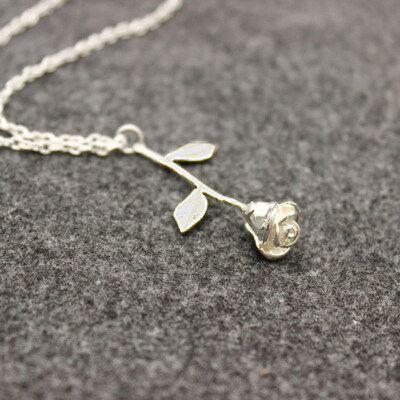 

Fashion Delicate Rose Flower Pendant Necklace Beauty Charm Women Jewelry Gift
