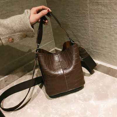 

Tailored Womens Fashion Alligator Hasp Pure-Colour Retro Shoulder Bag Bucket Bag