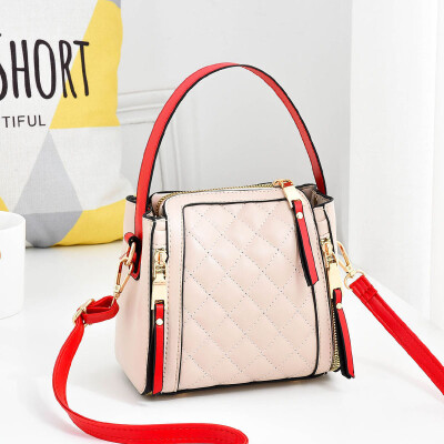 

2019 summer new single shoulder diagonal small bag Korean version of the cool fashion womens bag Messenger small square bag