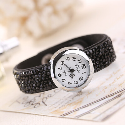 

New hot womens Korean velvet quartz watch fashion rhinestone rivet student bracelet watch