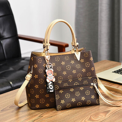

The fashion handbag in the Korean version of the new womens fashion bag has a large capacity single shoulder bag in the atmospher