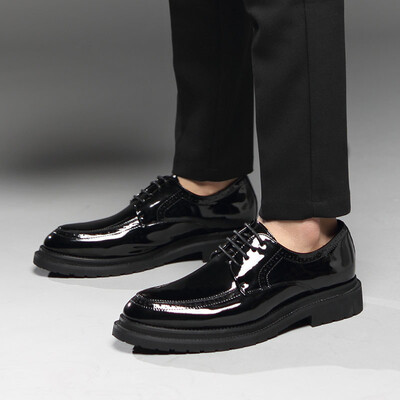 

Leather shoes male England Korean version of the pointed patent leather black tide shoes business dress casual bright lace tie shoes 9721