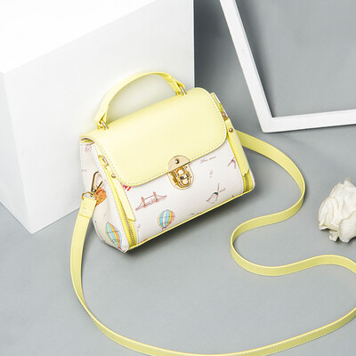 

Summer ins Super Fire Girls on Korean Single Shoulder Messenger Bag Fashion Joker Handheld Crossover