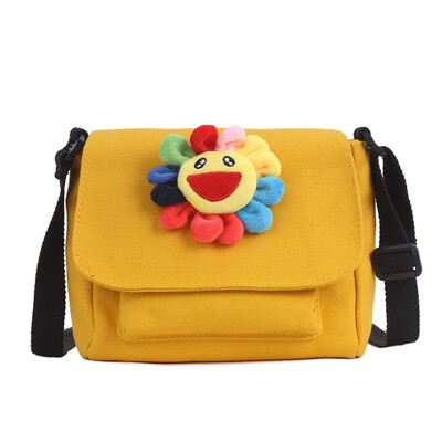 

One-shoulder bags for students in Harbour Wind Street ins Japan