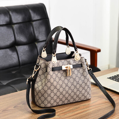 

Womens bag fashion Korean version of Joker atmosphere large capacity ladies shoulder slung handbag summer