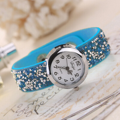 

New hot womens Korean velvet quartz watch fashion rhinestone rivet student bracelet watch