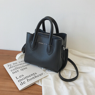 

Qiao Bani 2019 early autumn new European&American style fashion C letter K ribbon killer bag hand shoulder shoulder diagonal female bag