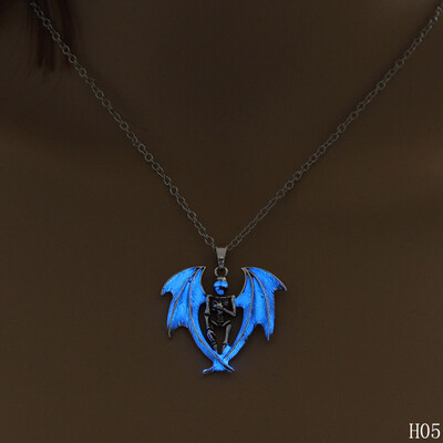 

1pc Love Skull Head Shape Luminous Glowing Bead Cage Locket Pendant Necklace Glowing Pendant Necklace Random Beads Color