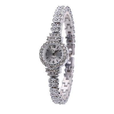 

Women Vintage Luxury Gold Silver Watches Elegant Quartz Fashion Rectangle Dial Watch Carved Pattern Bracelet Casual WristWatch