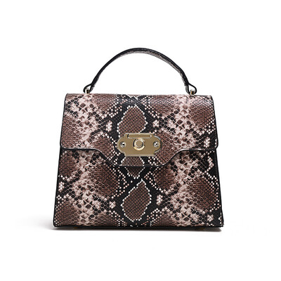 

Chic small bag female bag Korean version of the wild shoulder bag fashion letter chain slung saddle bag tide