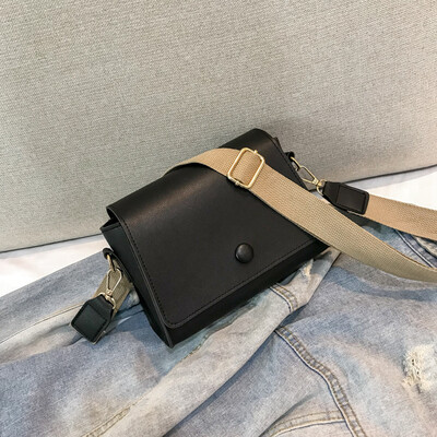 

Hong Kong wind chic bag female 2018 new wave Korean version of the retro shoulder bag small square bag wild broadband Messenger bag