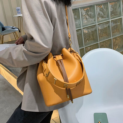 

Bag female 2019 new female bag pumping bucket bag tide Korean version of the simple wild portable Messenger bag shoulder bag big bag