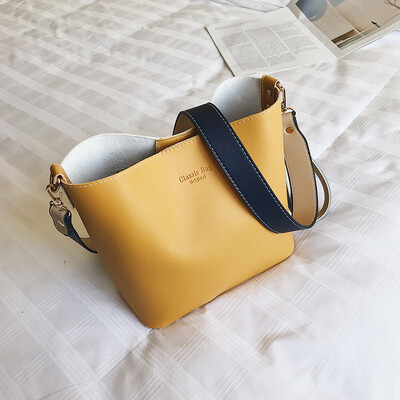 

Contrast color wide shoulder strap bucket bag new womens bag new Korean version of the wild simple portable Messenger b