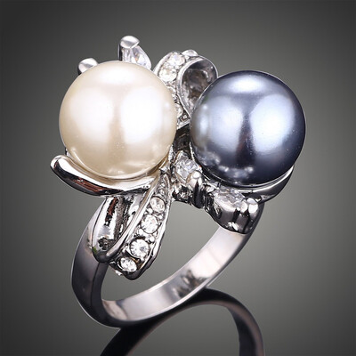 

Creative Fashion Natural Double Color Simulated Pearl Rings Flower Design Ring With White &Gray Crystals Finger Rings