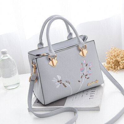 

Ladies bag 2018 new one-shoulder female bag wild handbag fashion retro personality Korean version of the Messenger bag tide