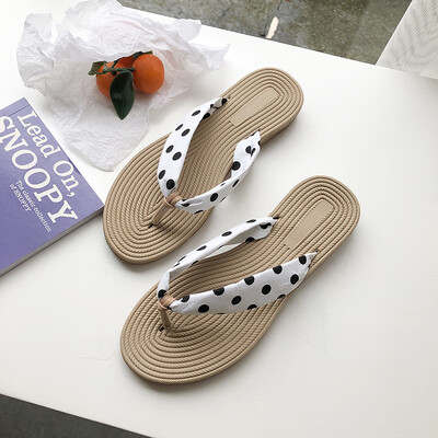 

In summer Korean beach flip-flops wear chic wild fashion slippers for women