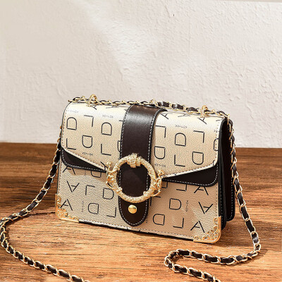 

On the new female tide Korean version of Joker small square bag fashion chain bag shoulder Messenger bag leisure