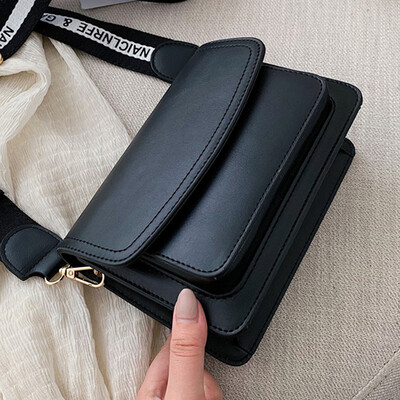 

Female 2019 new wave Korean version of Joker fashion shoulder bag wide shoulder strap Messenger bag female personality small squar