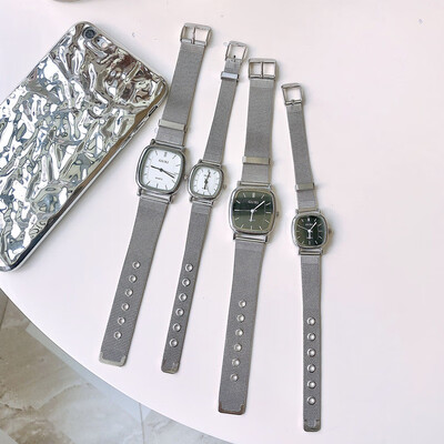 

Ins watch female student Korean version simple ulzzang small fresh chain hand chain type 100 lap retro literature&art