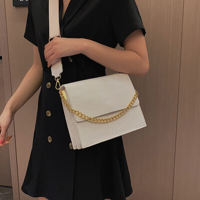 

Senior sense bag female 2019 new Korean fashion casual wild wide shoulder strap shoulder slung chain small square bag