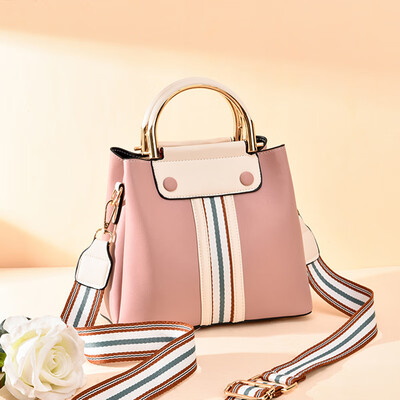 

In summer the new Korean version of womens fashionable one-shoulder sloping bag with a hundred simple handheld buckets