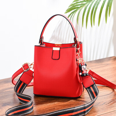 

On the new wave of women in summer Joker ins fashion ladies shoulder slung bucket bag in summer