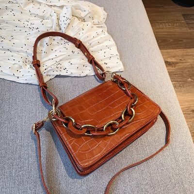 

Qiao Bani 2019 autumn new Korean fashion crocodile pattern retro wind flip bag hand strap shoulder diagonal female bag