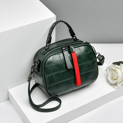 

On the new female spring style the quality of the bag is stylish&the womens bag with a single shoulder is full of foreign ai
