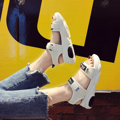 

Summer Korean version of 100 students thick-soled muffin Roman cool shoes bear flat-soled sandals girl