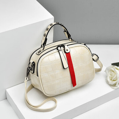 

On the new female spring style the quality of the bag is stylish&the womens bag with a single shoulder is full of foreign ai