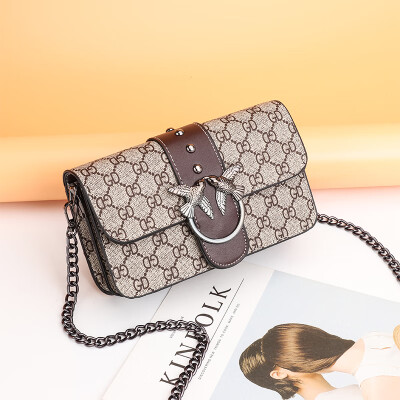 

On the new womens bag spring fashion messenger bag women Joker ins shoulder chain swallow bag