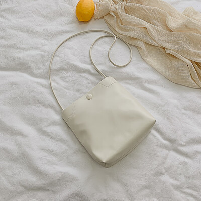 

2019 new simple temperament retro solid color bucket bag female fashion Korean casual wild shoulder messenger bag