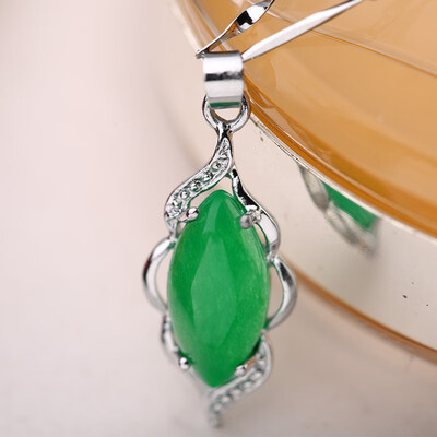

Fashion Womens Green Chalcedony Pendant Crystal Romantic Drop Necklace