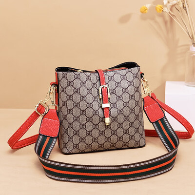 

In summer the new womens fashion is full of handbags wide shoulders single shoulder bags oblique straddling womens bags