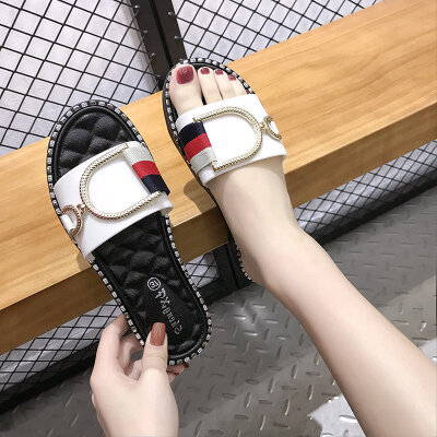 

Slippers women wear summer fashion out on the beach to go out on the Korean version of the drill buckle slope cool towing outdoor