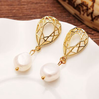 

Retro Freshwater Pearl Earrings Creative Temperament Simple Wild Slim Earrings