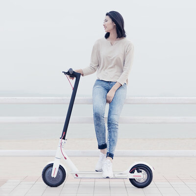 

Original Xiaomi Scooter Mijia Smart Mini Electric Scooter Skate Board 2 Wheels Adult Foldable Hoverboard M365 30km Life with APP
