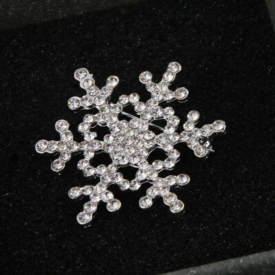 

Snowflake Gift Brooch Diamante Rhinestone Crystal Pearl Broach Pin Chic Women Fashion Elegant Style Pearl