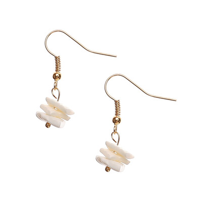 

Women White Conch Clam Chips Cowrie Puka Hawaii Shell Earrings For Women Sandy Beach Seashell Statement Earrings