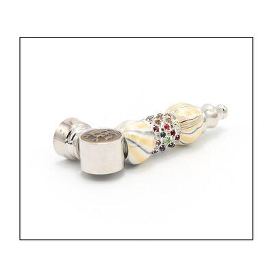 

Fashion Smoke Creative Exquisite Diamond Pipe Smoke Small Metal Pipes Beautiful Smoking Pipe Herb Weed Portable Tobacco Pipes