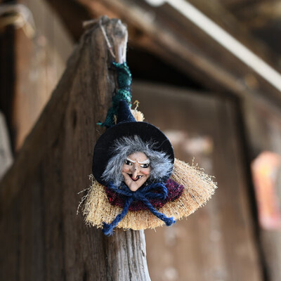 

New Hanging Broomstick Witch Door Pendant Halloween Party Wall Porch Tree Decoration Garden Living Room Ornament