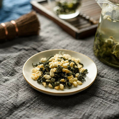 

Premium Organic White Peach Oolong Fresh Oolong Tea with Real Dried Peach Chunks