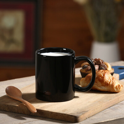 

A Ting Monochromatic ceramic cylinder Mug